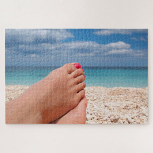 Feet met nagellak op het strand legpuzzel