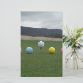 felgekleurde Golf Balls op een berg Briefpapier (Staand voorkant)