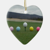 felgekleurde Golf Balls op een berg Keramisch Ornament (Rechts)