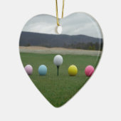 felgekleurde Golf Balls op een berg Keramisch Ornament (Links)