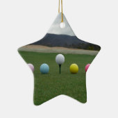 felgekleurde Golf Balls op een berg Keramisch Ornament (Rechts)