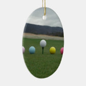 felgekleurde Golf Balls op een berg Keramisch Ornament (Rechts)