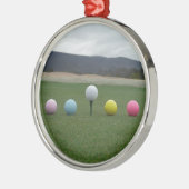 felgekleurde Golf Balls op een berg Metalen Ornament (Links)