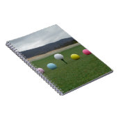 felgekleurde Golf Balls op een berg Notitieboek (Rechterzijde)
