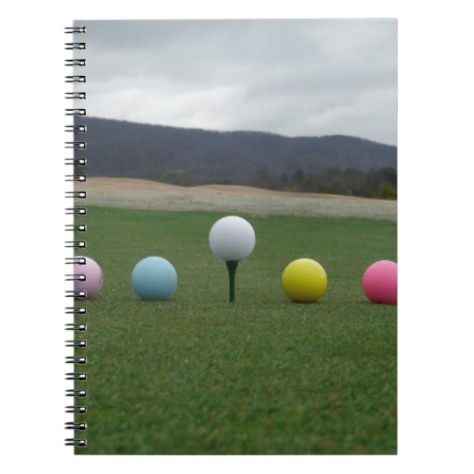 felgekleurde Golf Balls op een berg Notitieboek (Voorkant)