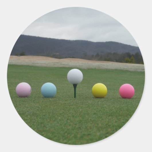 felgekleurde Golf Balls op een berg Ronde Sticker (Voorkant)