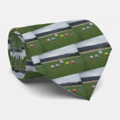 felgekleurde Golf Balls op een berg Stropdas (Opgerold)