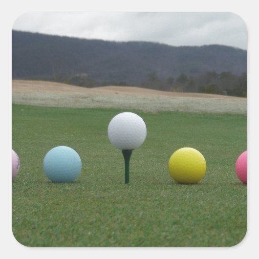 felgekleurde Golf Balls op een berg Vierkante Sticker (Voorkant)