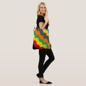 felgekleurde golvende oceaangolven gradiënt tote bag (Op model)