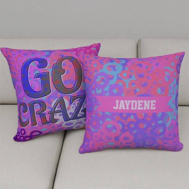 Felgekleurde overlappende cirkel kussen (Gorgeous pink, purple and blue circles with bold fun text. These throw pillows are two sided.)