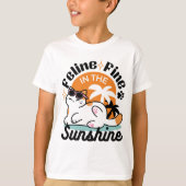Feline Fine In The Sunshine beroemd gemaakt door R T-shirt (Voorkant)