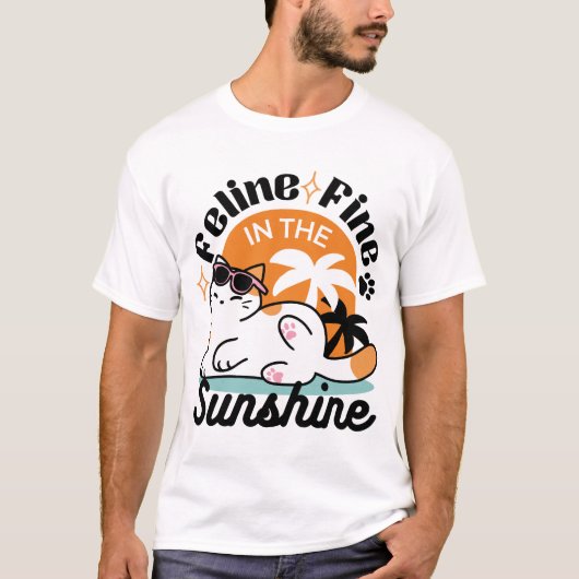 Feline Fine In The Sunshine beroemd gemaakt door R T-shirt (Voorkant)