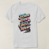 Feline Fine met een glas wijn kat T-shirt (Design voorkant)