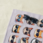 Feline Frenzy Licht Paarse Cat Theme Strandlaken (In situ)