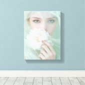 Feline Gaze: Het portret van schoonheid Canvas Afdruk (Insitu (Houten vloer))