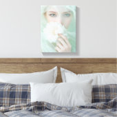 Feline Gaze: Het portret van schoonheid Canvas Afdruk (Insitu (Slaapkamer))