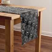 Feliz Muertos - Chic Sugar Skulls Table Runner Korte Tafelloper (Voorbeeld)