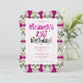 Feliz Muertos Skulls op Paarse aangepaste uitnodig Kaart (Staand voorkant)