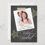 Feliz Navidad Chalkboard Foto Lijst en tape Feestdagenkaart<br><div class="desc">Feliz Navidad-tekst geeft de Spaanse platte kaarten voor Kerstmis een geweldige platte kaart...  Chalkboard en foto-Lijst met strips en gouden sterren,  zwart-wit,  ontwerp ...  X-Mas/vakantiekaart voor uw eigen personalisatie met uw eigen foto en tekst van Ricaso</div>