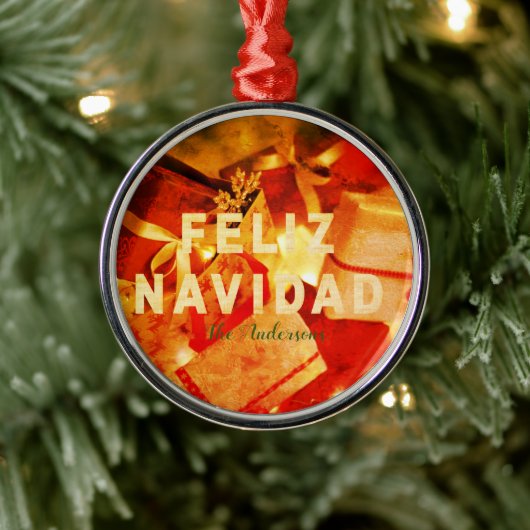 Feliz Navidad Red Gold Green Modern Elegant Metalen Ornament (Boom)