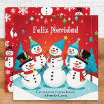 Feliz Navidad Snowmen Red Gepersonaliseerde Kerst Feestdagenkaart<br><div class="desc">Wens je vrienden en familie een 'Feliz Navidad' met deze heldere en vrolijke kerstkaart. De opvallende kaart afbeeldingen verschillende vrolijke sneeuwpoppen, op een rode achtergrond met ornamenten en sneeuwvlokken. De traditionele Spaanse begroeting 'Feliz Navidad' is in decoratieve witte typografie aan de bovenkant, terwijl onder het afbeelding tekst staat om te...</div>
