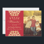 Feliz Tarjeta de la Foto de Navidad en Rojo y Oro Feestdagenkaart<br><div class="desc">Elegante y formal,  tarjeta de la foto de la Feliz Navidad ofrece un adorno del copo de nieve Suzani decorativo y el texto de encargo que se pueden personalizar. Colores: rojo con oro que tiene un aspecto de textura brillo metálico.</div>