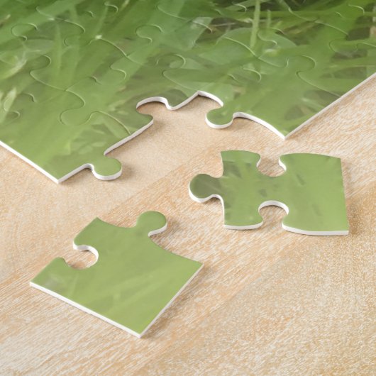 felle bloem voor groene achtergrond legpuzzel (Zijkant)