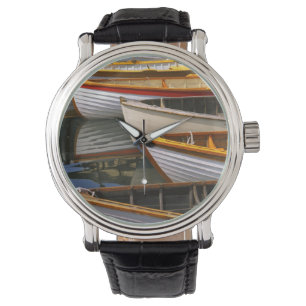 Felle gekleurde boten bij het Wooden Boat Center Horloge