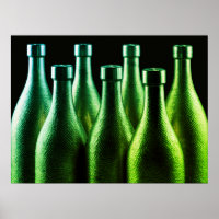 Felle groene gekleurde retro stalen flessen aan ee