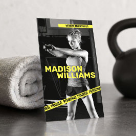 Felle heldergele foto van personal trainer visitekaartje