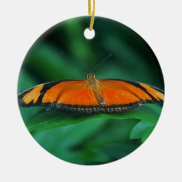 Felle oranje en zwarte vlinder op blad keramisch ornament