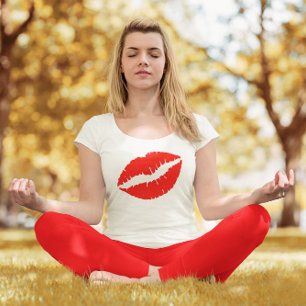 Felle rode lippenstift kus t-shirt
