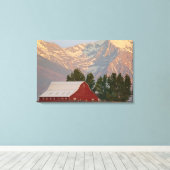 Felle rode schuur tegen de Mission Mountains in Canvas Afdruk (Insitu (Houten vloer))