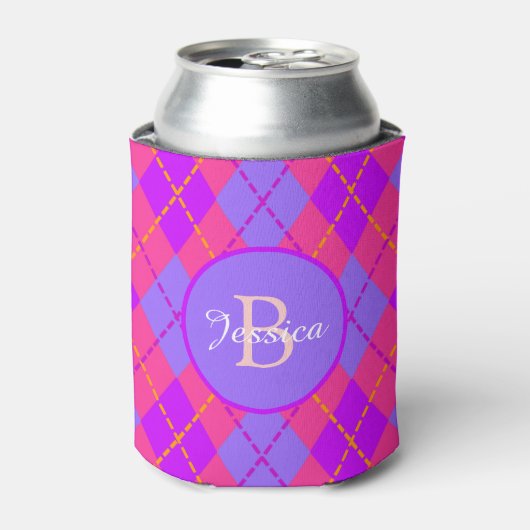 Felle roze en blauwe Argyle patroon monogram Blikjeskoeler (Blikje Voorkant)