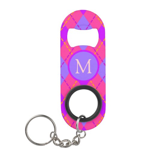 Felle roze en blauwe Argyle patroon monogram Mini Flessenopener (Voorkant)