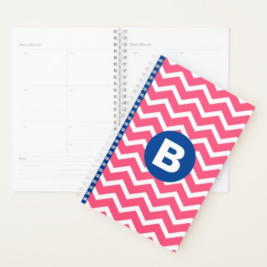 Felle roze en witte Chevron-patroon monogram Planner (Display)