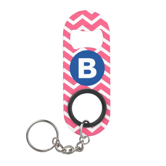 Felle roze en witte Chevron-patroonmonogram Mini Flessenopener (Voorkant)