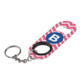 Felle roze en witte Chevron-patroonmonogram Mini Flessenopener (Voorkant Gekanteld)