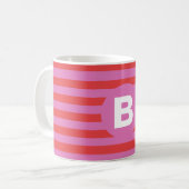 Felle roze tinten gestreepte monogrammen koffiemok (Voorkant links)
