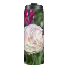 Felle roze tulpen op een zonnige dag   thermosbeker