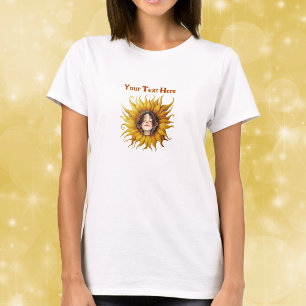 Felle zonnebloem met lachend meisjesgezicht in het t-shirt