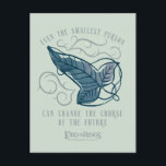 Fellowship Elven Brooch Quote Graphic Briefkaart<br><div class="desc">Celebrate the Fellowship with this elegant, Lord of the Rings™ Elven brooch design. Featuring a beautifully detailed leaf carried on swirling Elvish vines, the artwork symbolizes the connection between those entrusted with the protection of Middle-Earth™. The meaningful quote, “Even the smallest person can change the course of the future, ”...</div>