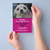 Felroze achtergrond huisdierverzorging flyers (Hand)