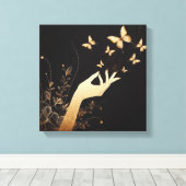 Feminine Hand Releasing Butterflies Art Canvas Afdruk (Insitu (Houten vloer))