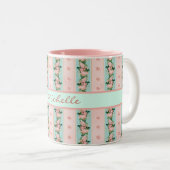 Feminine Monogram Roze Mint Floral Beeld Kijk Tweekleurige Koffiemok (Voorkant rechts)