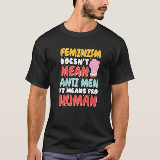 Feminisme betekent niet dat het Mannen tegengaat, T-shirt (Voorkant)