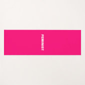 "Feminist" fuchsia roze witte letters Yogamat (Voorkant (horizontaal))