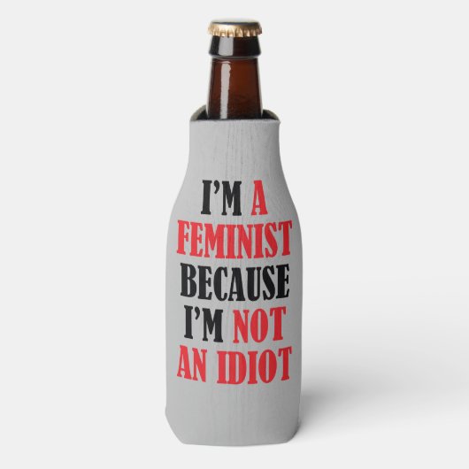 Feminist geen idioot flesjeskoeler (Fles Voorkant)