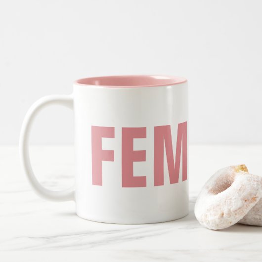 FEMINIST Two Tone Mok: Roze en wit Tweekleurige Koffiemok (Met donut)