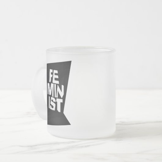 Feministisch vrouwen vrouwelijk meisje me te matglas koffiemok (Voorkant links)